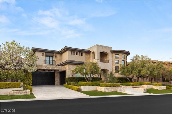 Attached, Exterior, Facade, Mediterranean