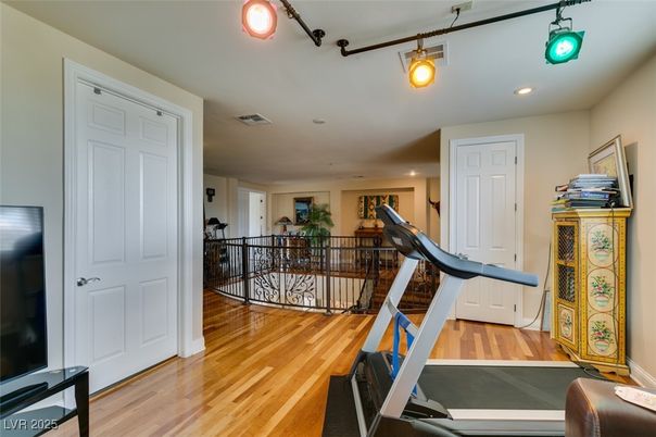 Fitness Equipment, Interior, Recessed Lighting, Wood Texture Flooring