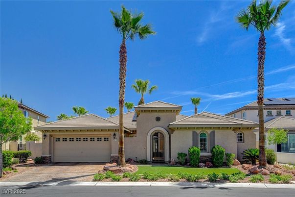 Attached, Exterior, Facade, Mediterranean