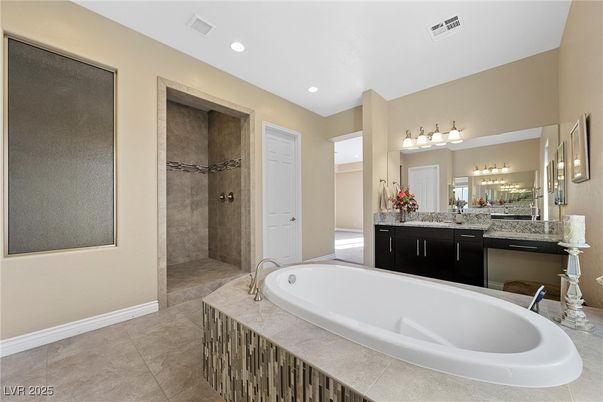 Bathroom, Dual Sink Vanities, Interior, Recessed Lighting