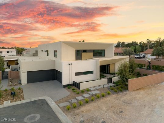 Attached, Exterior, Facade, Modern