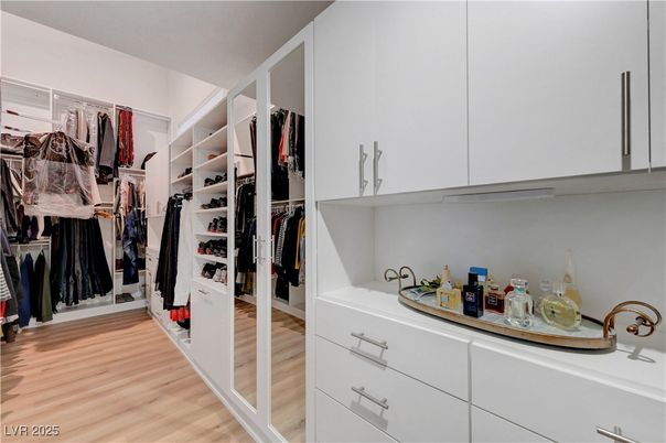 Interior, Walk-in Closets, Wood Texture Flooring