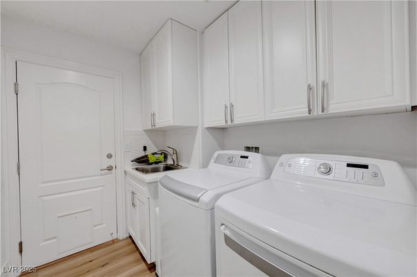 Interior, Washer, Wood Texture Flooring