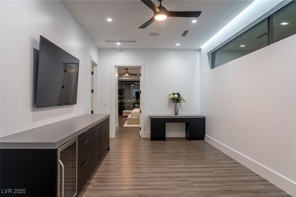 Interior, Recessed Lighting, Wood Texture Flooring