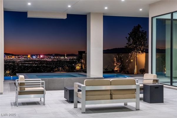 Exterior, Pool, Recessed Lighting