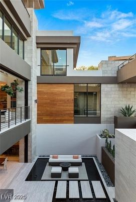 Exterior, Facade, Modern