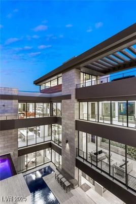 Exterior, Facade, Modern