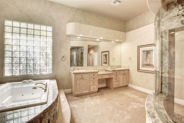 Bathroom, Dual Sink Vanities, Interior, Recessed Lighting