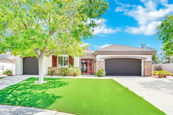 Attached, Exterior, Facade, Ranch