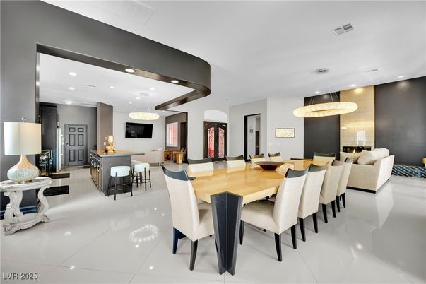 Chandelier, Dining room, Interior, Living room, Pendant Lights, Recessed Lighting