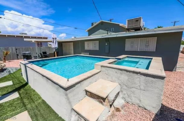 Exterior, Pool
