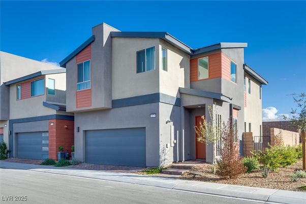Attached, Exterior, Facade, Modern