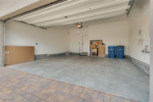 Garage, Interior