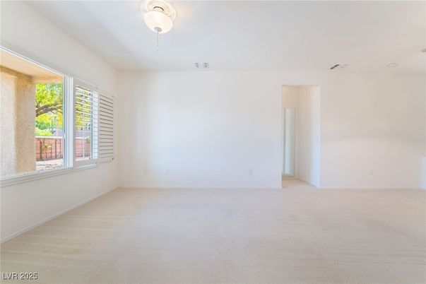 Empty room, Interior