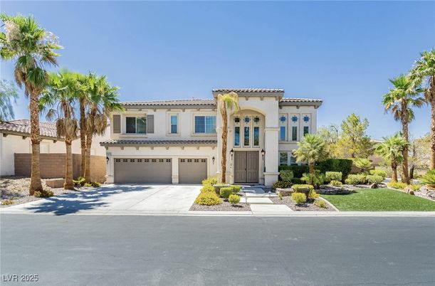 Attached, Exterior, Facade, Mediterranean