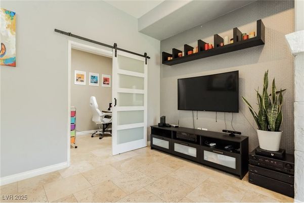 Home Office, Interior