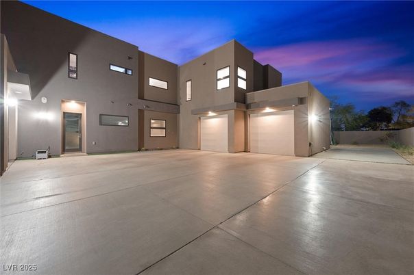 Attached, Exterior, Facade, Modern
