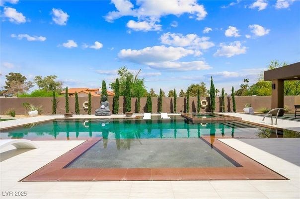 Exterior, Playground, Pool