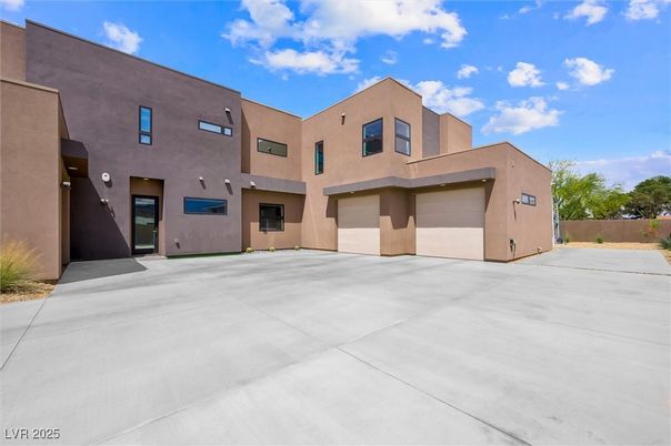 Attached, Exterior, Facade, Modern
