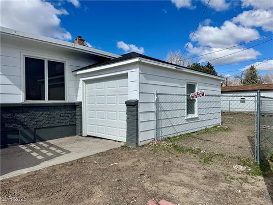 Detached Garage, Exterior