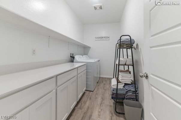 Interior, Washer, Wood Texture Flooring