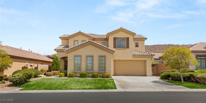 Attached, Exterior, Facade, Mediterranean