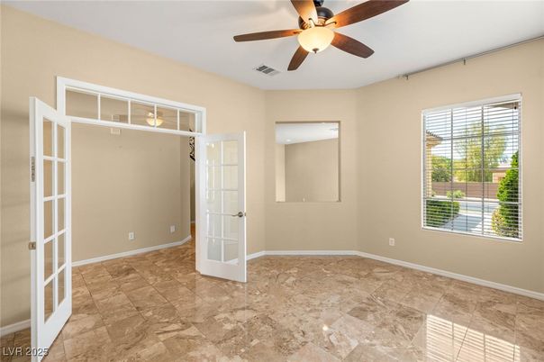 Empty room, Interior