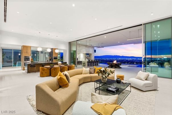 Dining room, Interior, Kitchen, Living room, Pendant Lights, Recessed Lighting, Stainless Steel Appliances