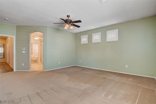 Empty room, Interior