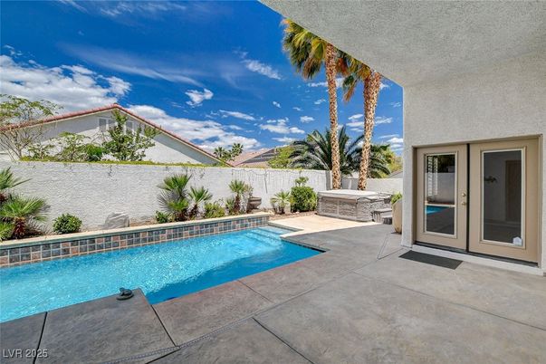 Exterior, Hot Tub, Pool