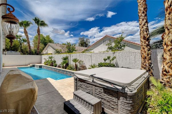 Exterior, Hot Tub, Pool