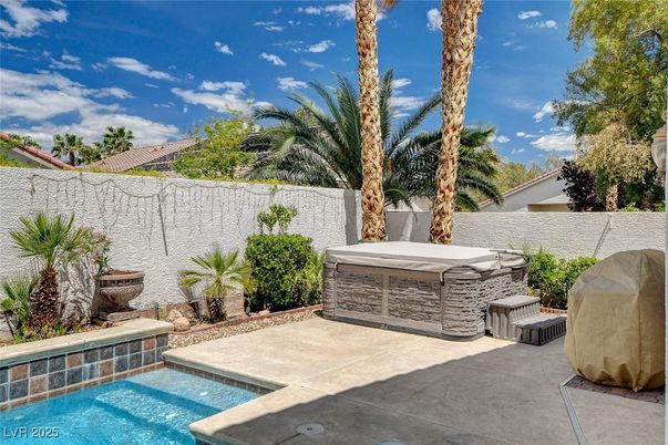 Exterior, Hot Tub, Pool