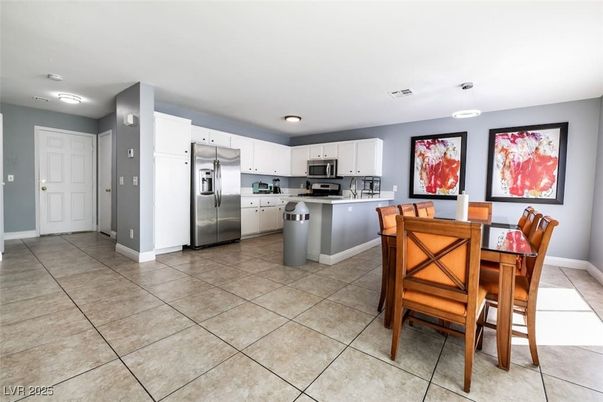 Dining room, Interior, Kitchen, Stainless Steel Appliances