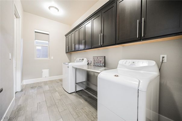 Interior, Washer, Wood Texture Flooring