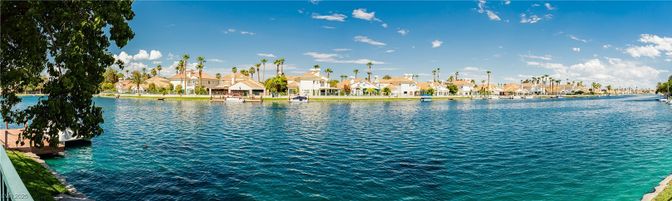 Exterior, Lake