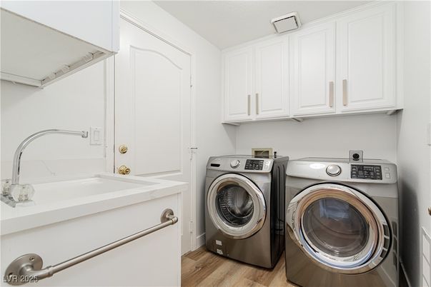 Interior, Washer, Wood Texture Flooring
