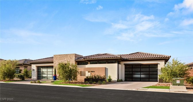 Attached, Exterior, Facade, Mediterranean