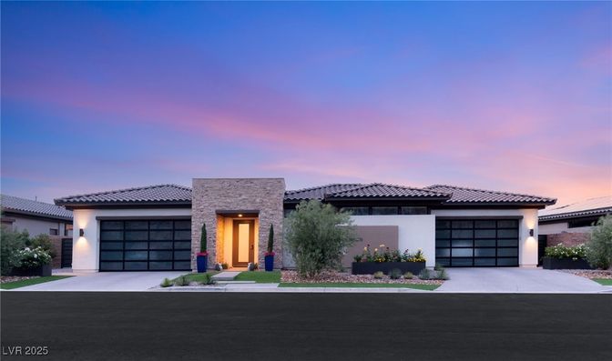Attached, Exterior, Facade, Mediterranean