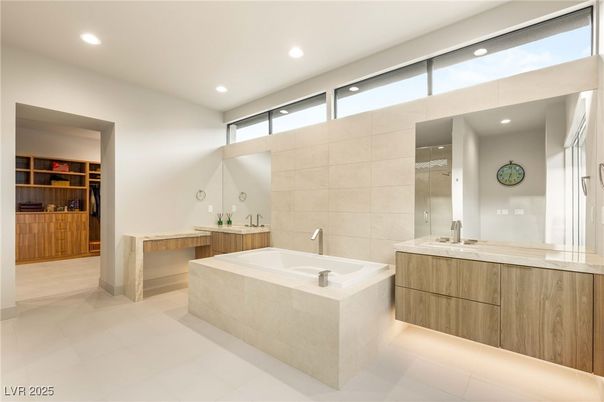 Bathroom, Dual Sink Vanities, Interior, Recessed Lighting