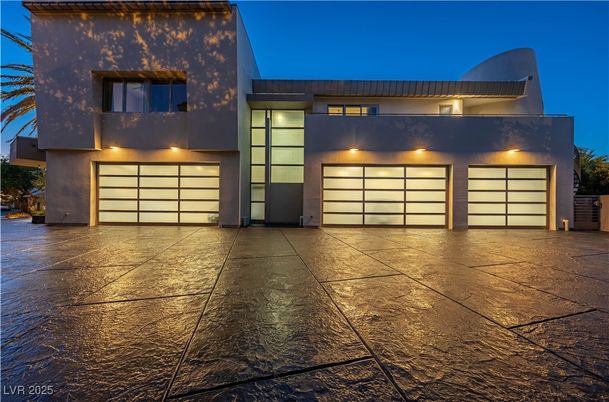 Attached, Exterior, Facade, Modern