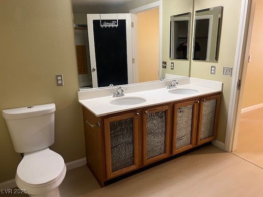 Bathroom, Dual Sink Vanities, Interior