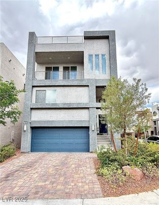 Attached, Exterior, Facade, Modern
