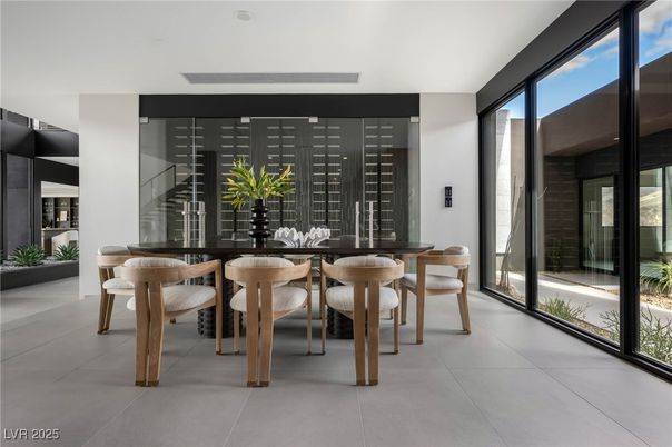 Dining room, Interior