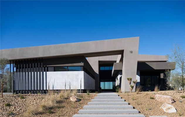 Backyard, Exterior, Facade, Modern
