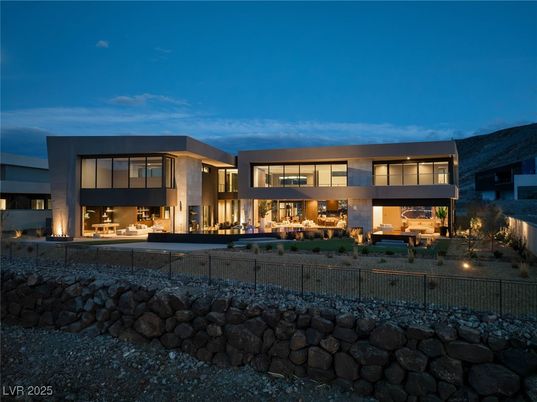 Backyard, Exterior, Facade, Modern