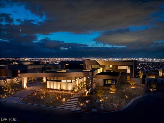 Exterior, Facade, Modern