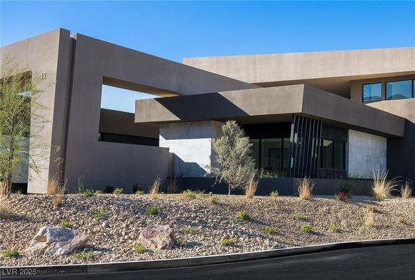 Exterior, Facade, Modern