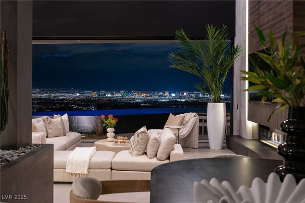 Fireplace, Interior, Living room, Water