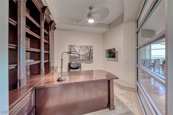 Home Office, Interior