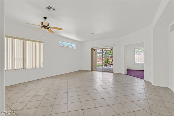 Empty room, Interior
